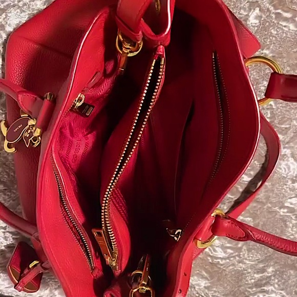 SEMI NEW @prada #pradabag - Picture 2 of 4